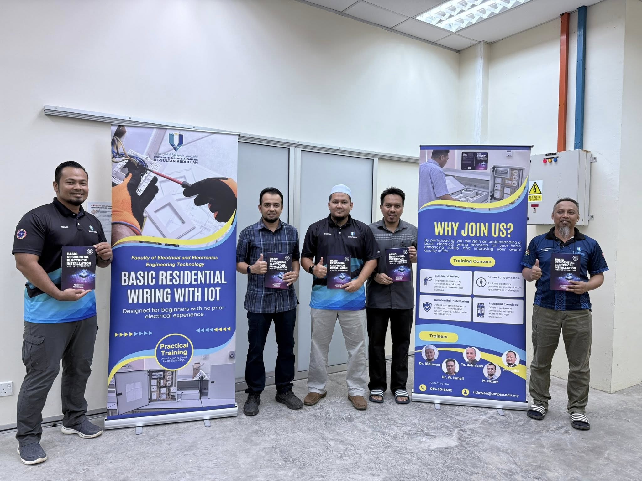 Sesi Menandatangani Perjanjian Buku Terbitan Baharu FTKEE dan Penerbit UMPSA 